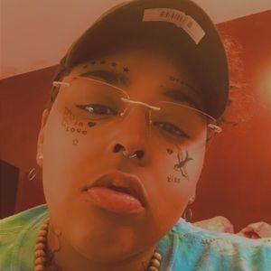 Meet your Posher, Tania